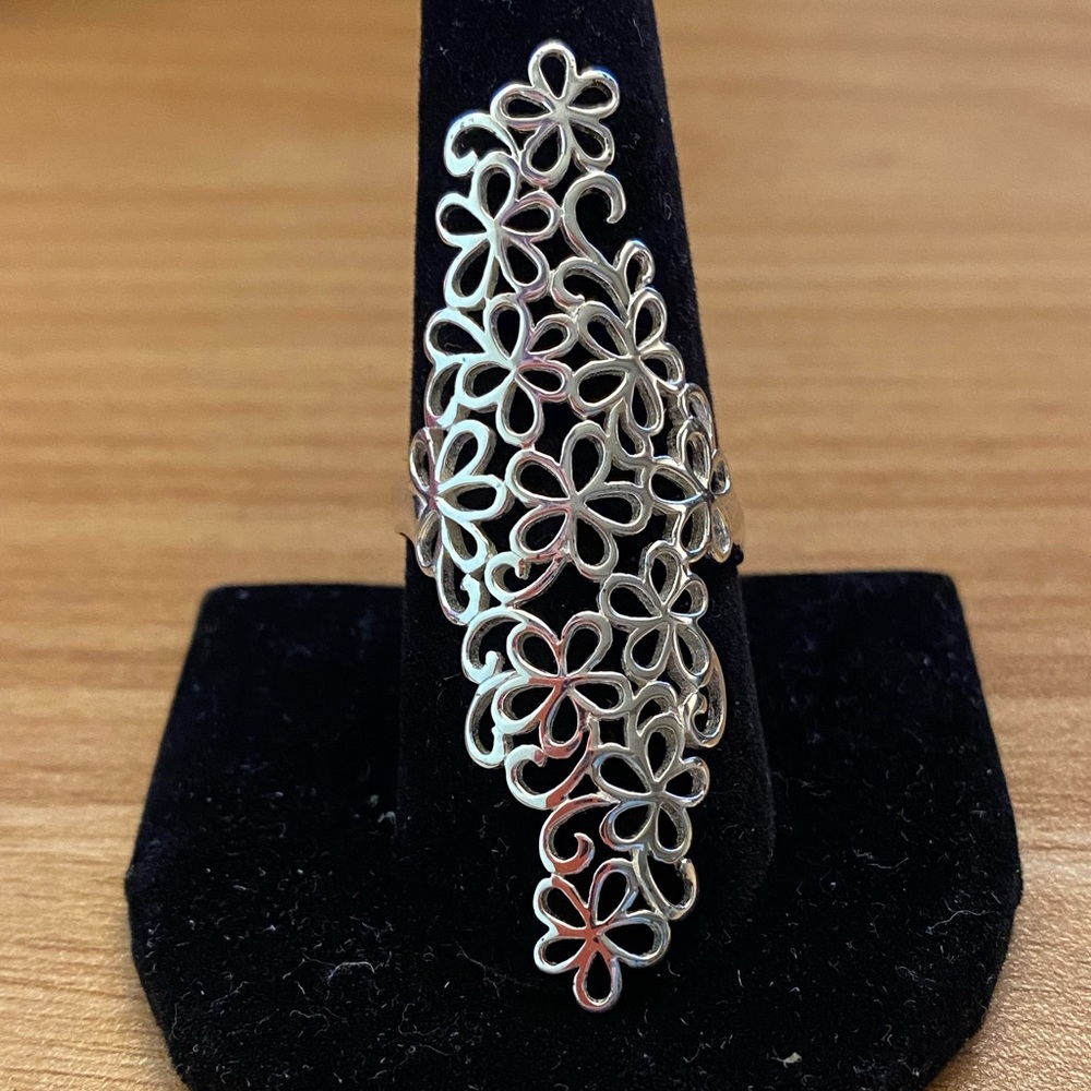 Beautiful 925 sterling silver intricate ring